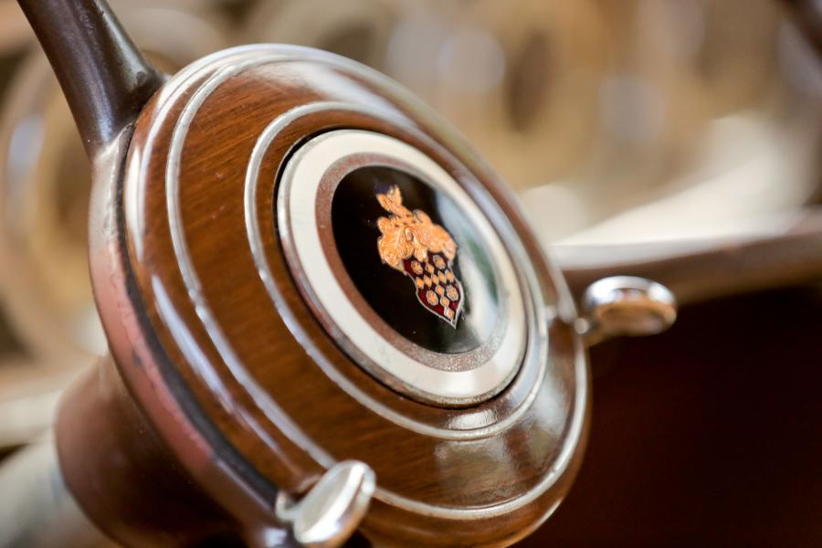 Packard Twelve Club Sedan 1936 года  (фото 9 из 39)